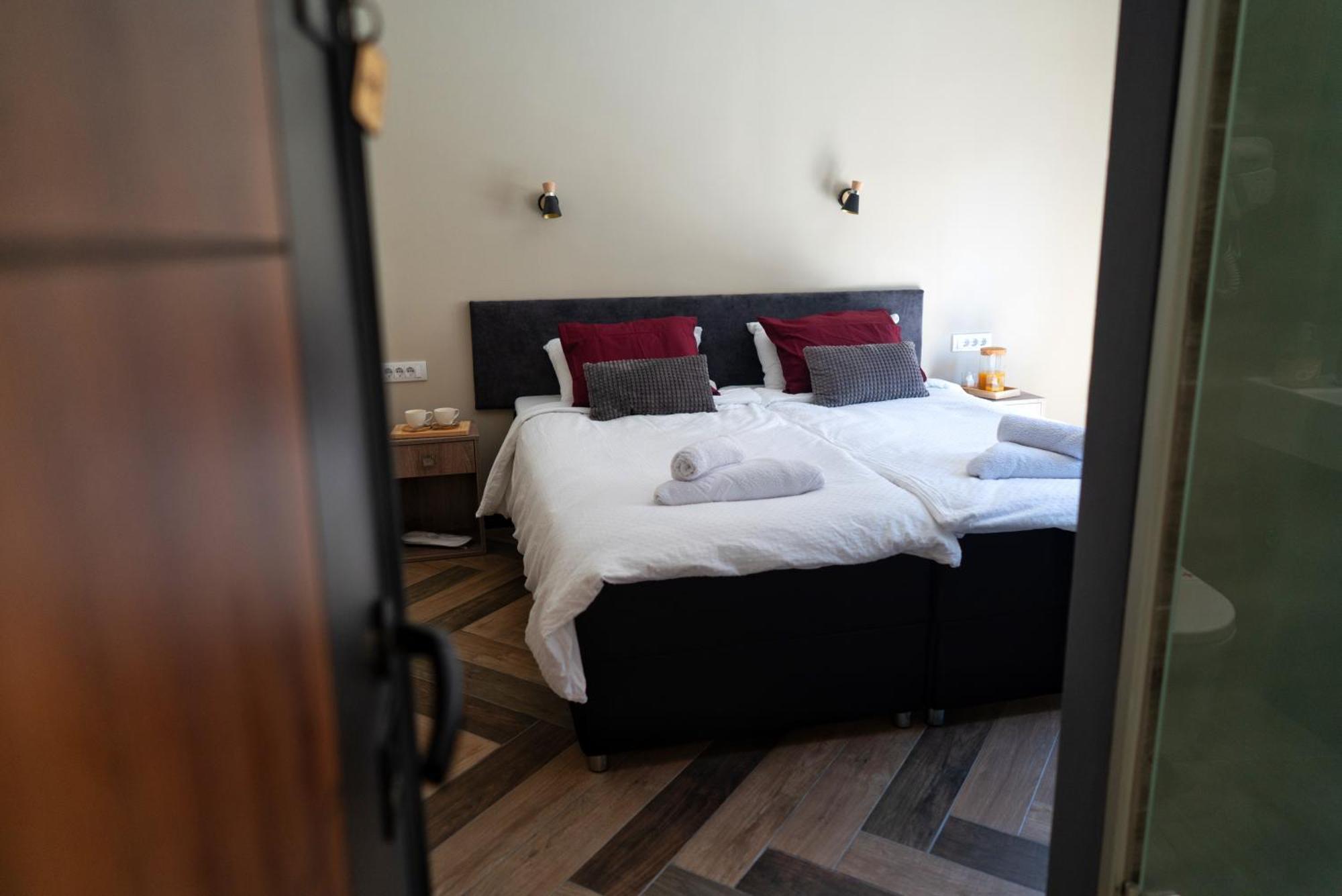 La Roue Hotel Vrsac Room photo