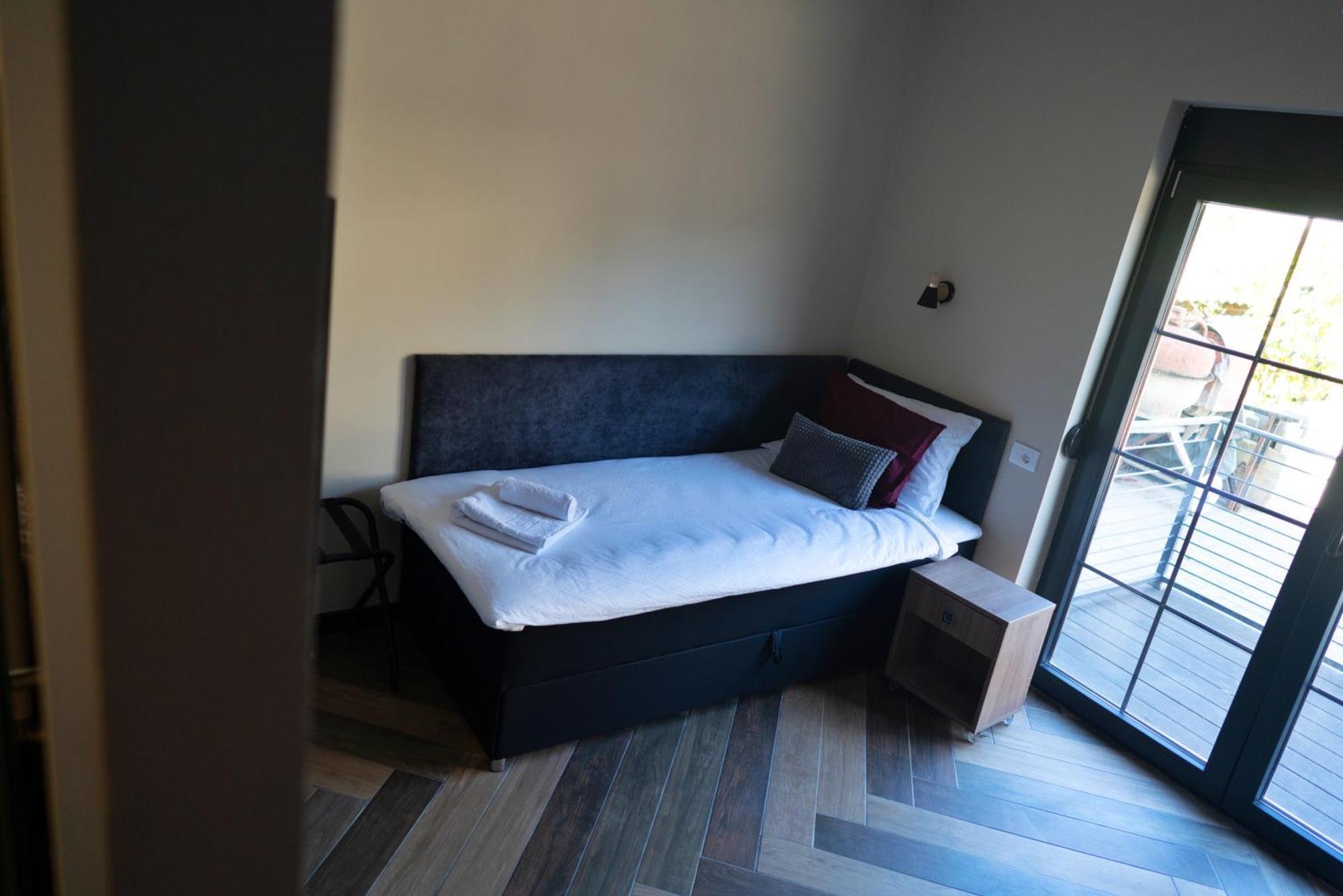 La Roue Hotel Vrsac Exterior photo